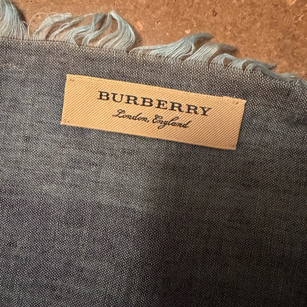 Burberry Silk/cotton 54x55 in Blue and Black - Picture 2 of 4